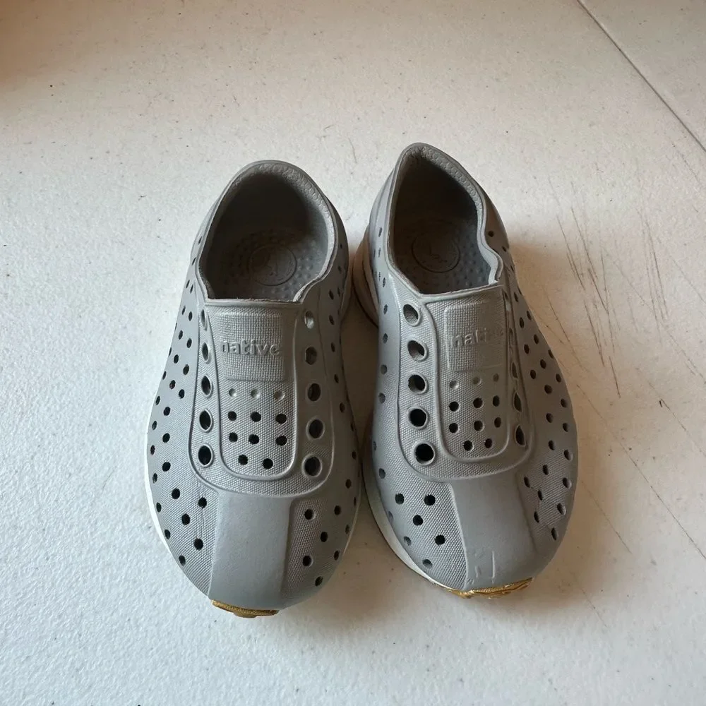 Native Kids Water Shoes in Gray